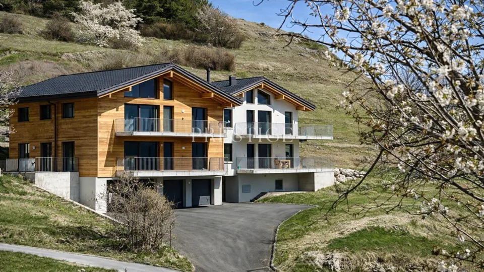Appartamento nuovo attico - 4,5 stanze con vista panoramica in residenza principale