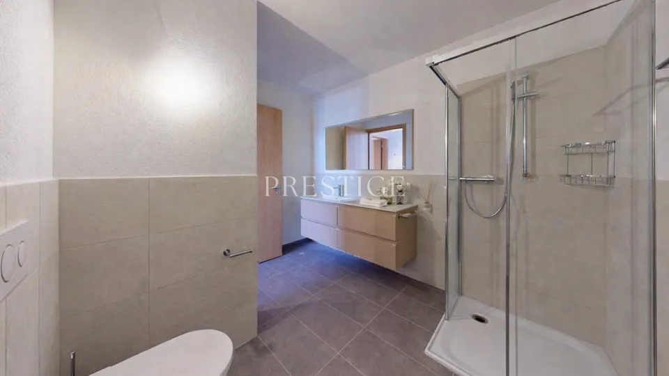 Appartamento nuovo attico - 4,5 stanze con vista panoramica in residenza principale