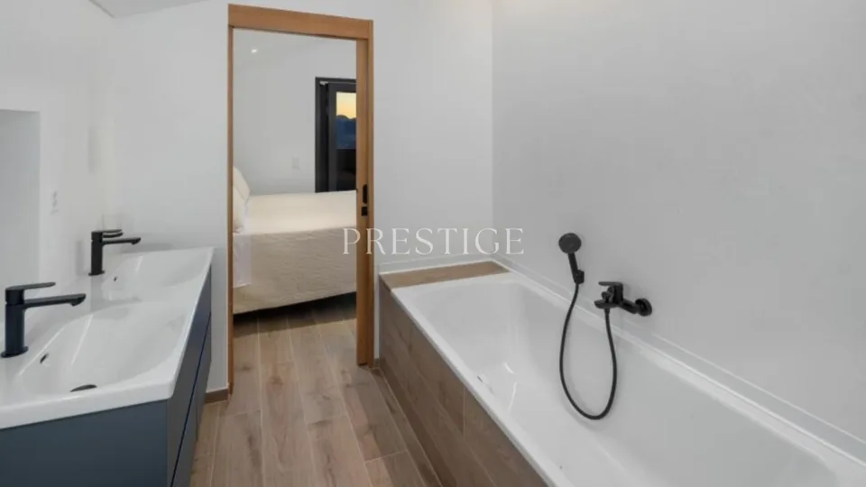"Chalet ""Pra Derri 1""d'exception à Lens : Luxe, Modernité et Panorama Alpin"