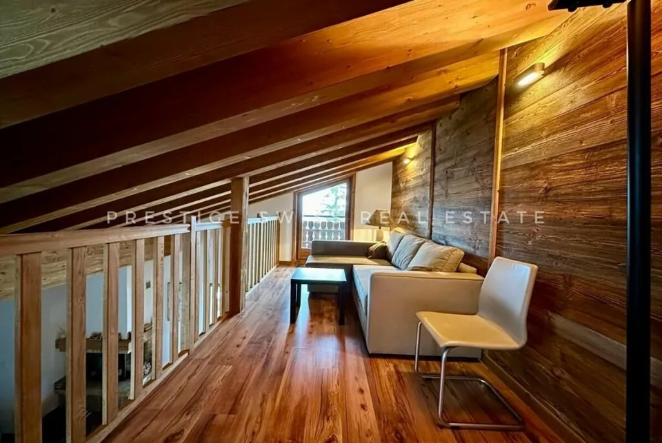 Charming triplex just steps from the lifts