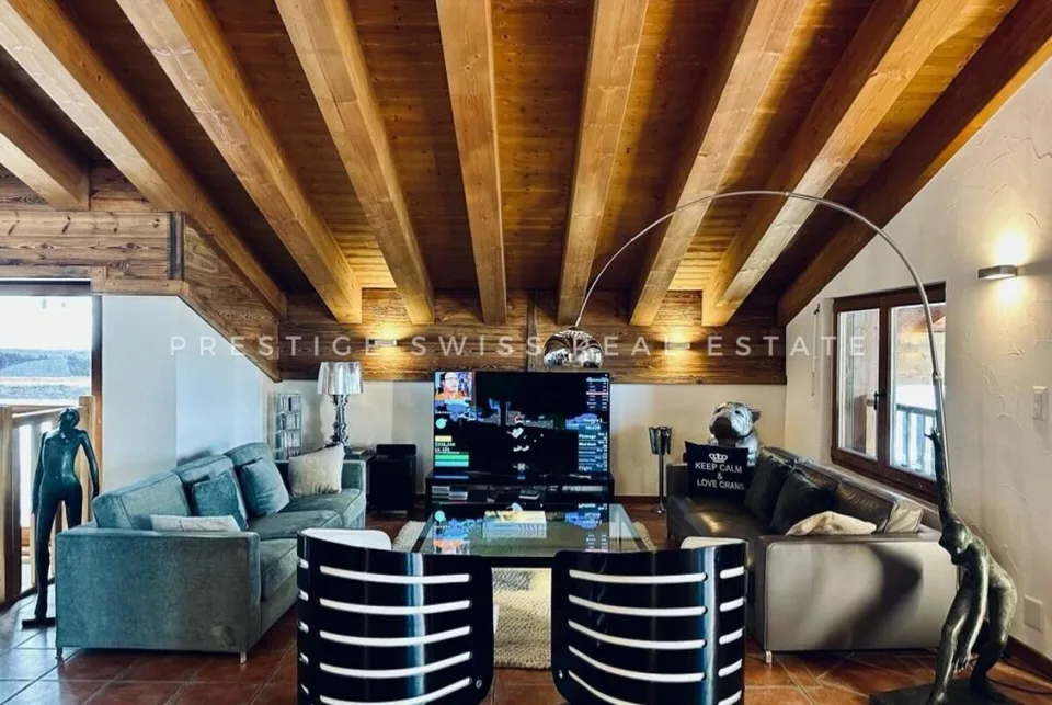 Charming triplex just steps from the lifts
