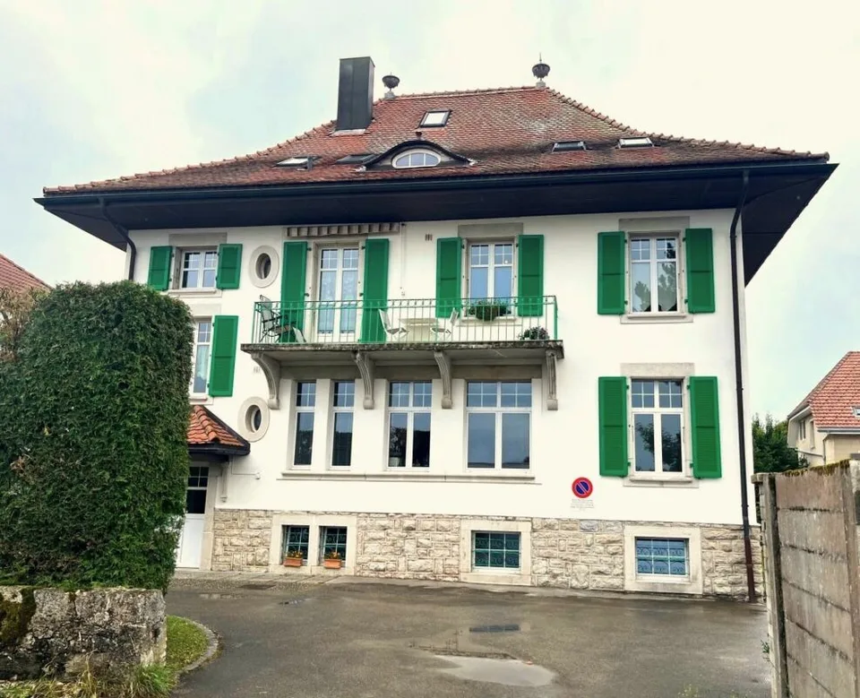 Proprietà di investimento a Les Bois JU! Casa patrizia ristrutturata - casa multifamiliare o generazionale - completamente affittata!