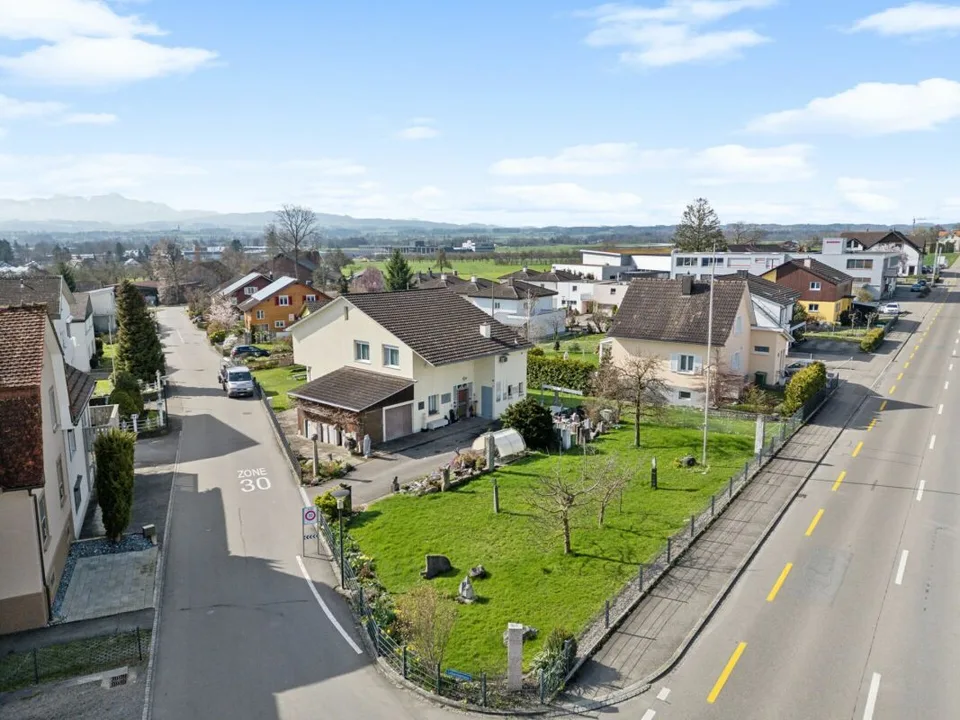 WOHNEN UND ARBEITEN AN SONNIGER LAGE