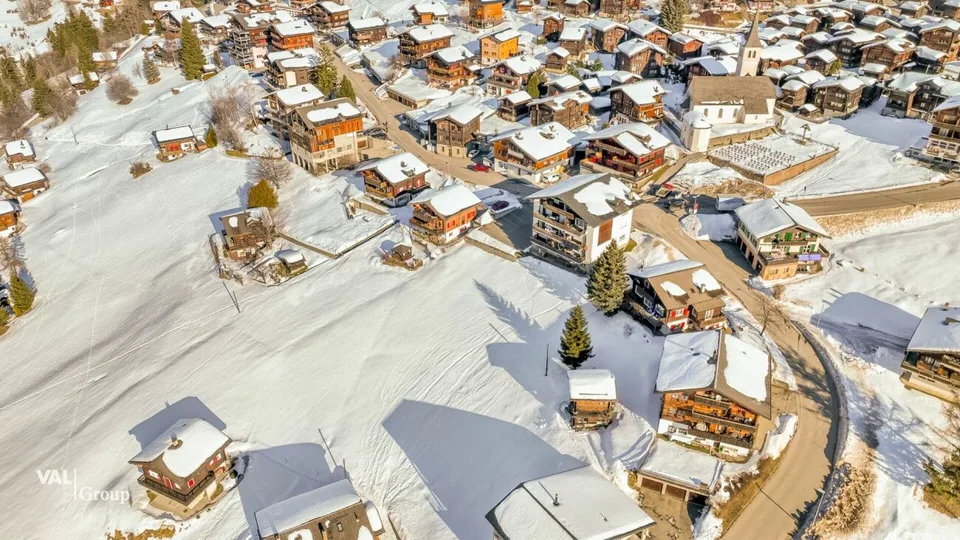 Bauländer in Bellwald - zentrale sonnige Hanglage