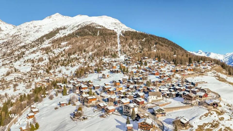 Bauländer in Bellwald - zentrale sonnige Hanglage
