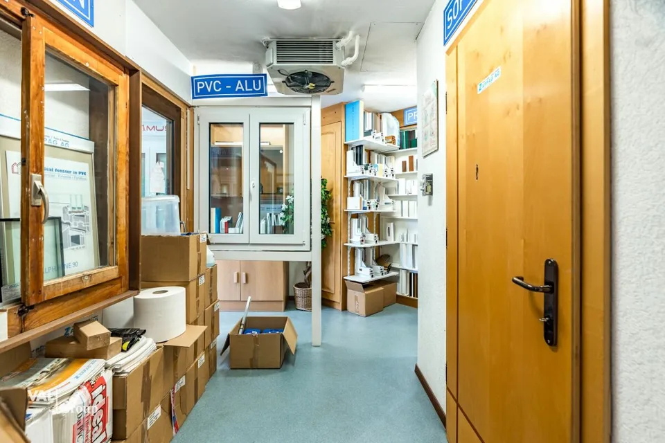 Proprietà residenziale e commerciale attraente con diverse possibilità di utilizzo
