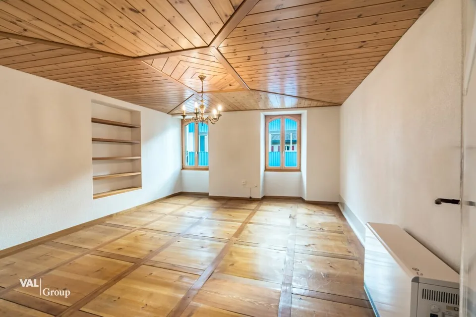 La nostalgie rencontre le potentiel : Appartement spacieux de 4,5 pièces avec âme