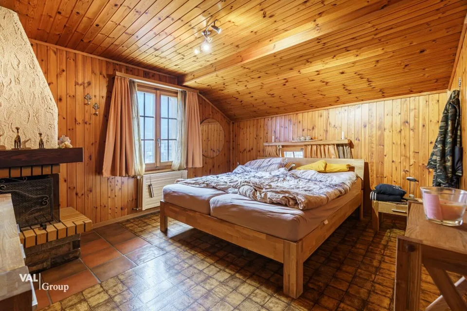 Very central restaurant 'Sport' and above it a 4.5-room duplex apartment