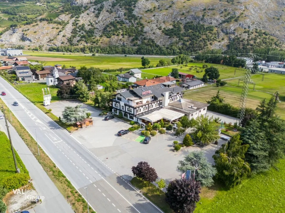 Superior Hotel inkl. Entwicklungsprojekt auf insgesamt 6'000 m2 Grundstück