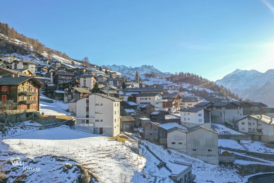 Stalla, Fienile e Garage in una Bella Posizione