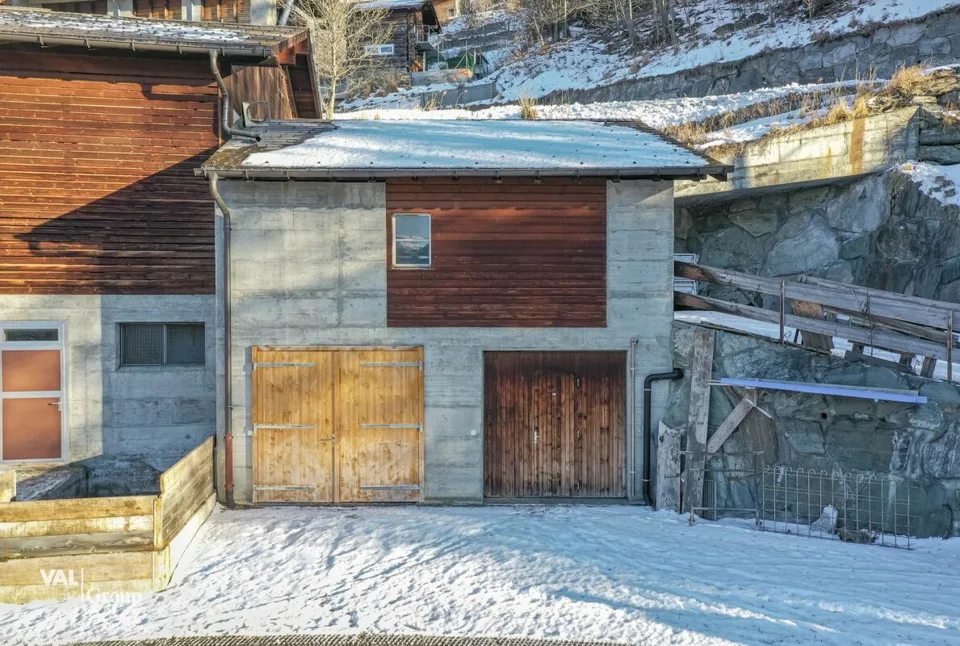 Stall, Scheune und Garage an schöner Lage