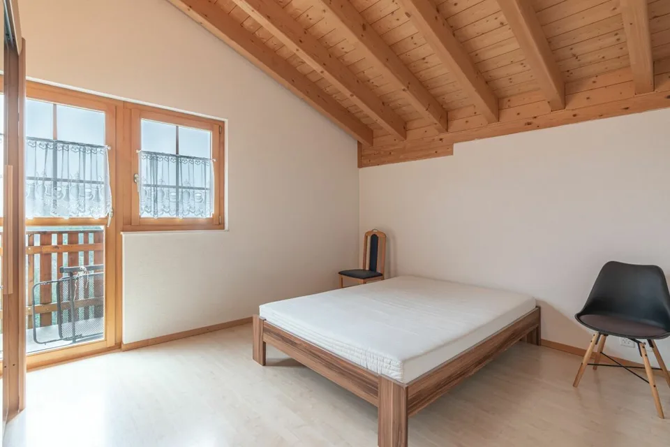 Ampia casa plurifamiliare nel verde – foto 7 di 13