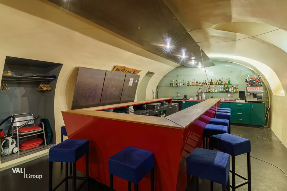 Charming bar premises in a well-frequented location