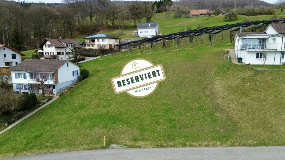 Reserviert - Sonniges Panorama-Grundstück in erhöhter Lage mit Alpenblick