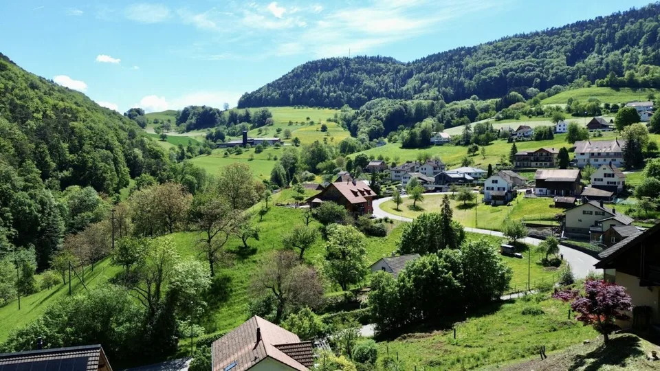 Votre maison de rêve avec vue est en train d'être construite ici ! Terrain à bâtir ensoleillé à Grindel (SO) – photo 7 sur 7