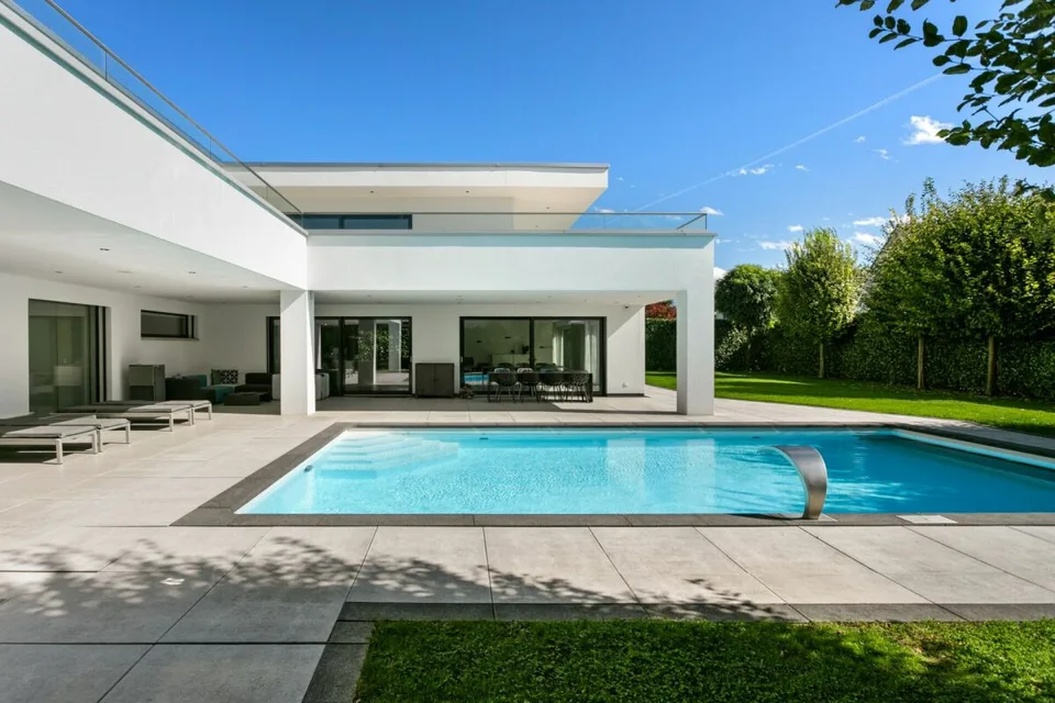 Moderne Luxusvilla mit grosser Tiefgarage