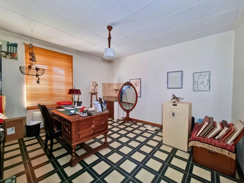 Schönes Gebäude mit einem renommierten Restaurant und einer 9-Zimmer-Wohnung inmitten der Natur – Foto 13 von 13