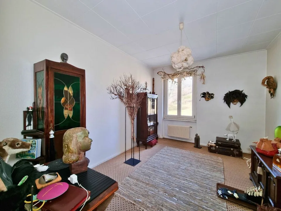 Schönes Gebäude mit einem renommierten Restaurant und einer 9-Zimmer-Wohnung inmitten der Natur – Foto 9 von 13
