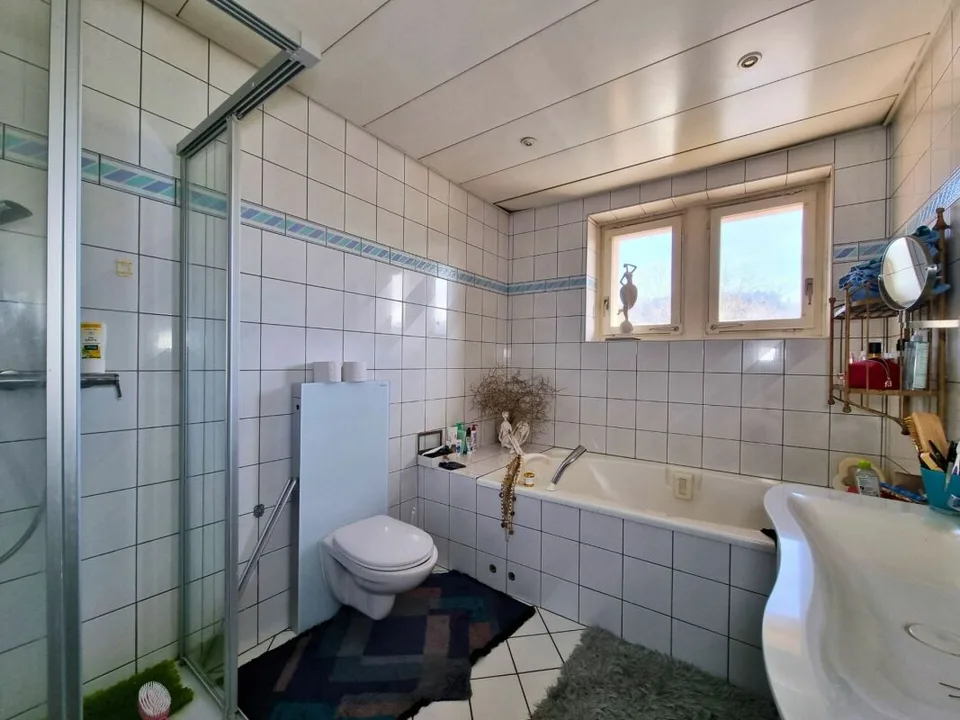 Schönes Gebäude mit einem renommierten Restaurant und einer 9-Zimmer-Wohnung inmitten der Natur – Foto 12 von 13