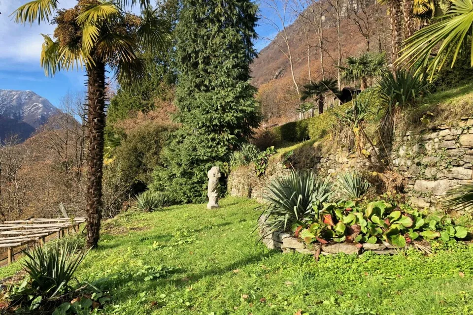 VENDUTO! Casa di campagna accogliente con un magnifico terreno in posizione soleggiata tutto l'anno