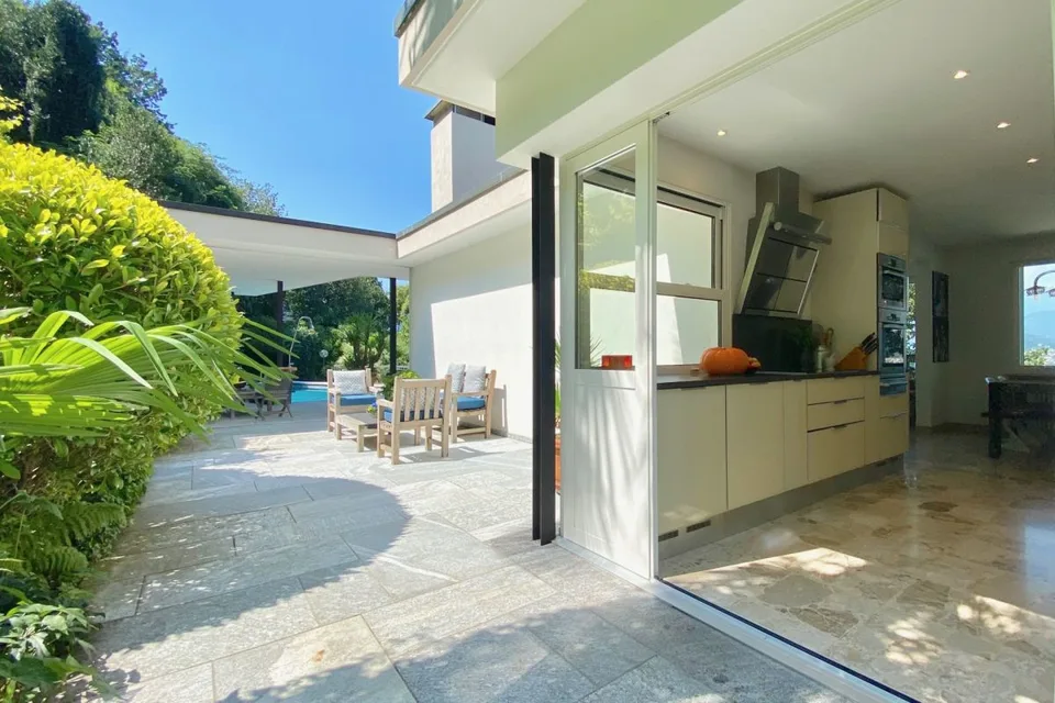 Exklusive Villa mit atemberaubender 180°-Seepanoramasicht und absoluter Privatsphäre – Foto 7 von 13