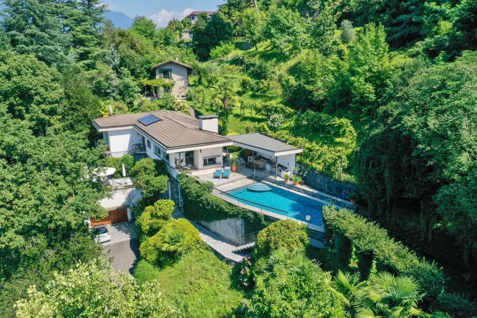 Exklusive Villa mit atemberaubender 180°-Seepanoramasicht und absoluter Privatsphäre