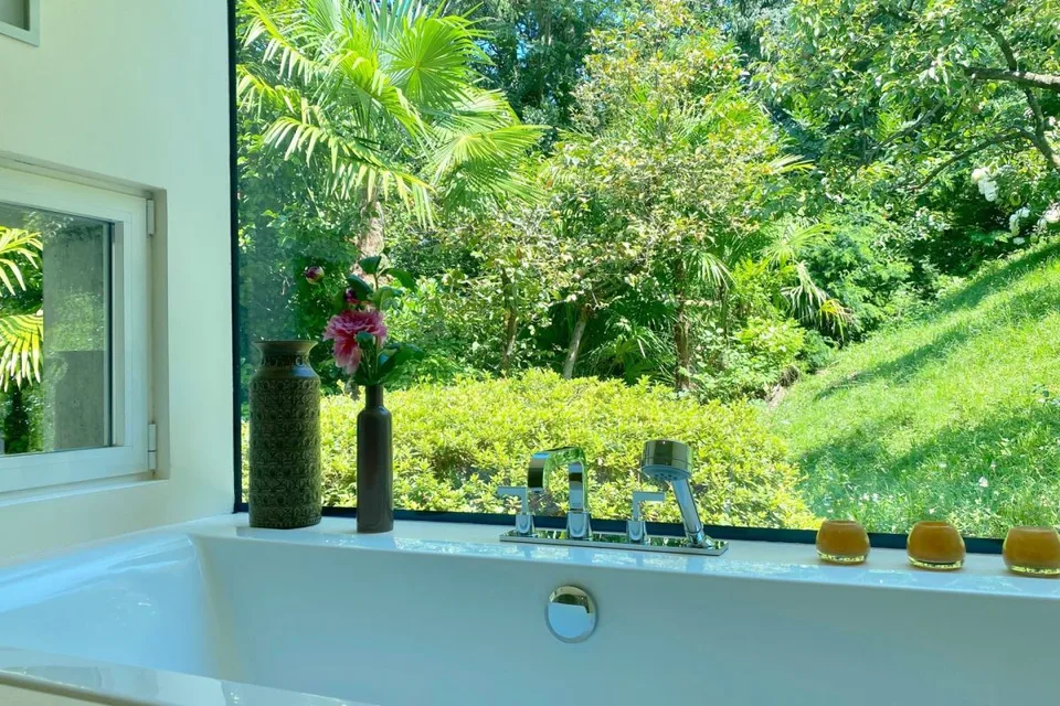 Exklusive Villa mit atemberaubender 180°-Seepanoramasicht und absoluter Privatsphäre – Foto 11 von 13