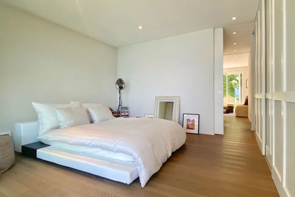 Exklusive Villa mit atemberaubender 180°-Seepanoramasicht und absoluter Privatsphäre – Foto 9 von 13