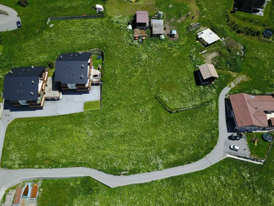 Terreno edificabile completamente sviluppato in posizione soleggiata con vista mozzafiato