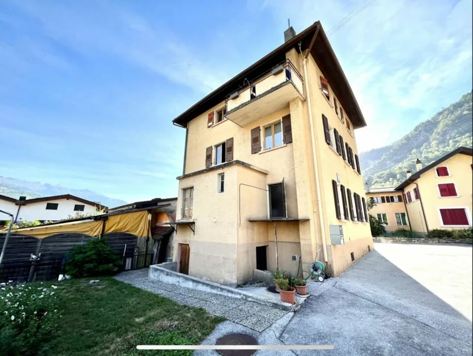 Casa di villaggio con 15 stanze a Grône