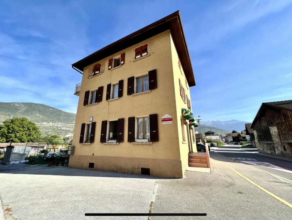 Casa di villaggio con 15 stanze a Grône