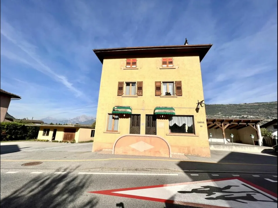 Casa di villaggio con 15 stanze a Grône