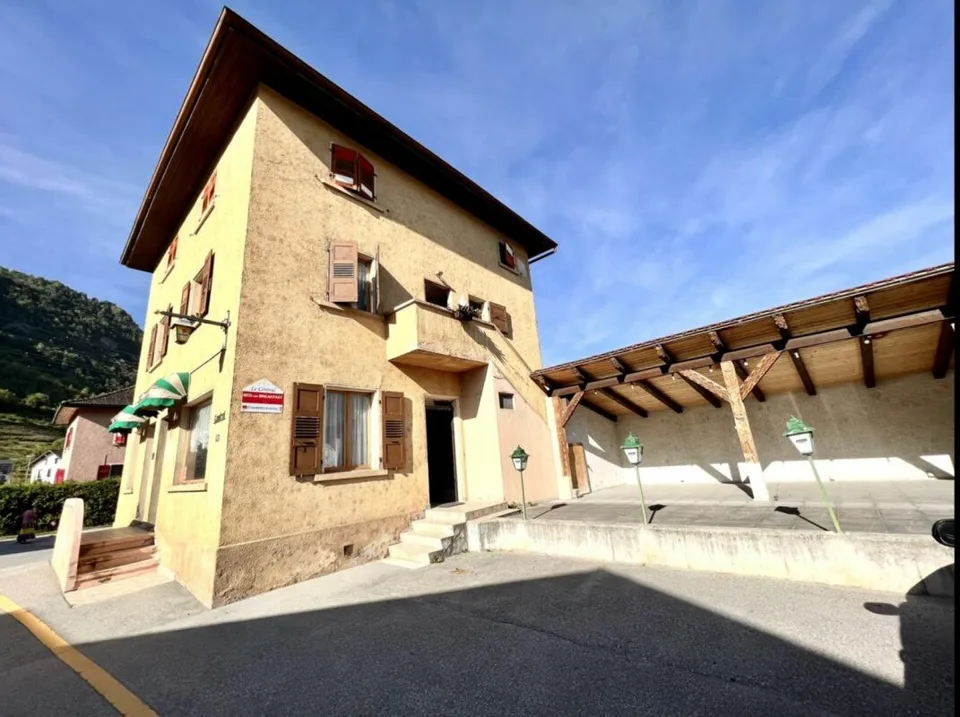 Casa di villaggio con 15 stanze a Grône