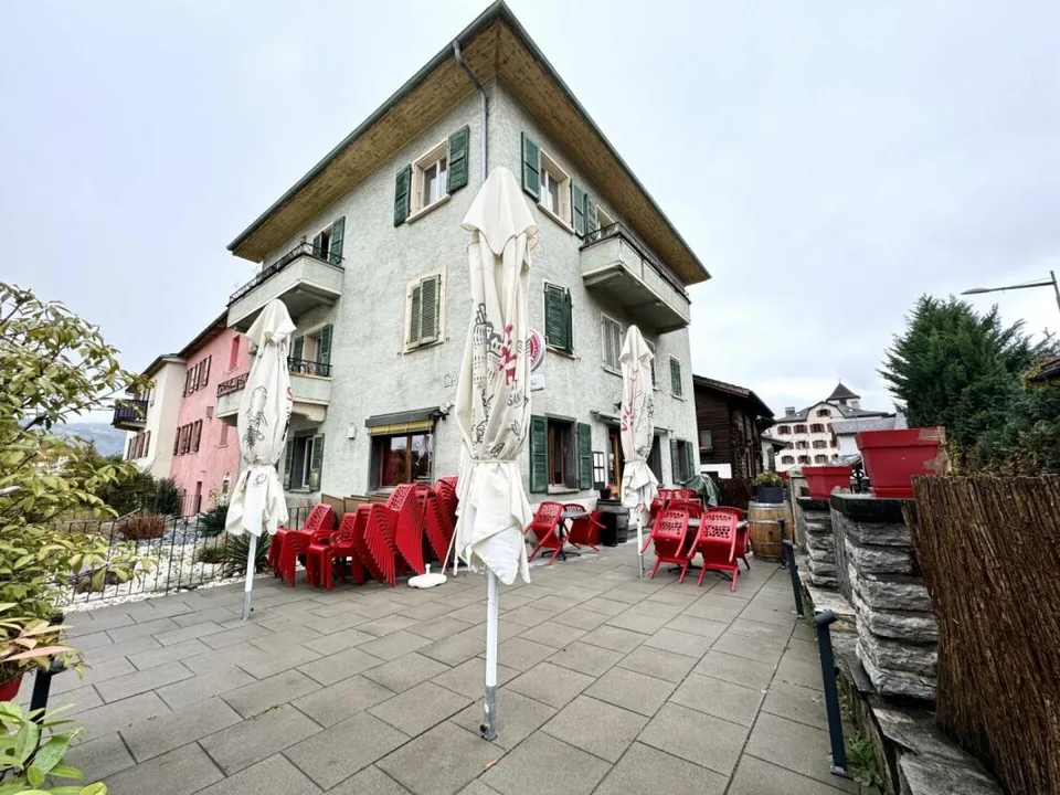 Mischgebäude in Bramois