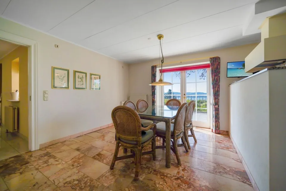 Villa exclusive avec vue sur le lac et les Alpes - sur le versant sud de Lugnorre – photo 13 sur 13
