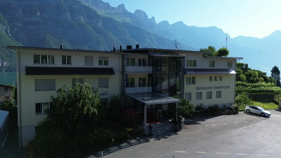 Hôtel & Restaurant avec appartements, vignoble et terrain à bâtir dans un emplacement premium au bord du lac Walensee – photo 6 sur 13