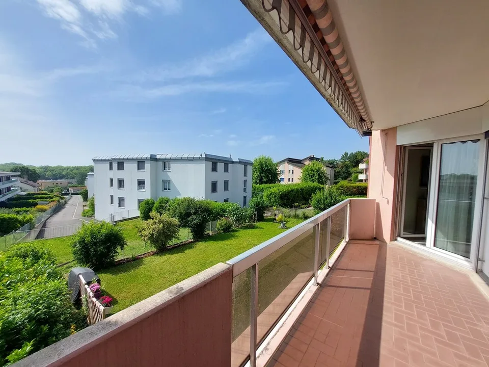 Superbo appartamento di 4,5 locali con balcone e ascensore in una tranquilla zona residenziale