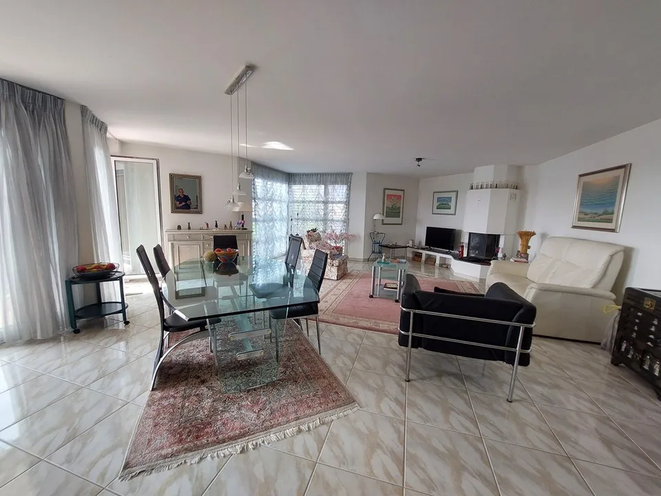 Superbo appartamento di 4,5 locali con balcone e ascensore in una tranquilla zona residenziale