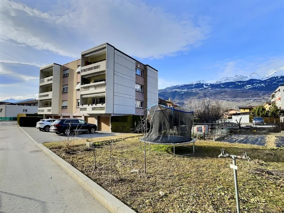 Schöne 4,5-Zimmer-Penthouse-Wohnung mit Südbalkon und Garagenbox in Chippis (nahe Sierre)