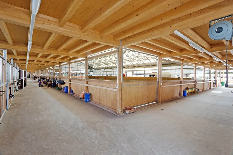 Wunderschönes Reitzentrum mit professionellen Einrichtungen