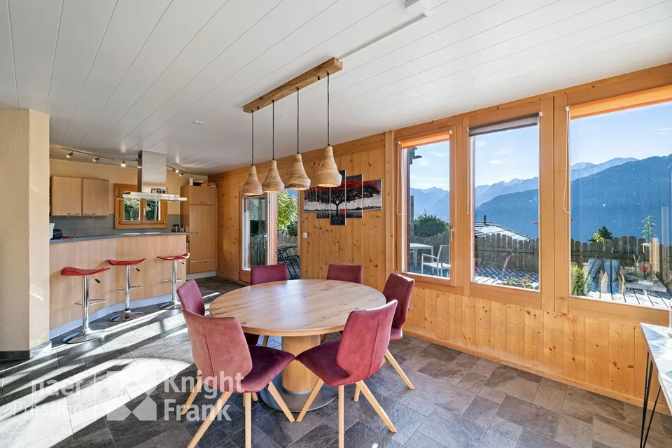 Chalet mit atemberaubendem Blick auf die Gipfel, in Levron.