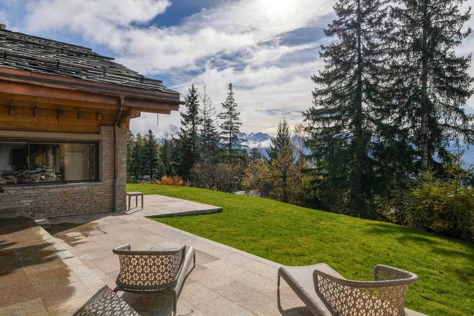 Chalet spazioso con piscina interna a Crans-Montana – foto 10 di 10