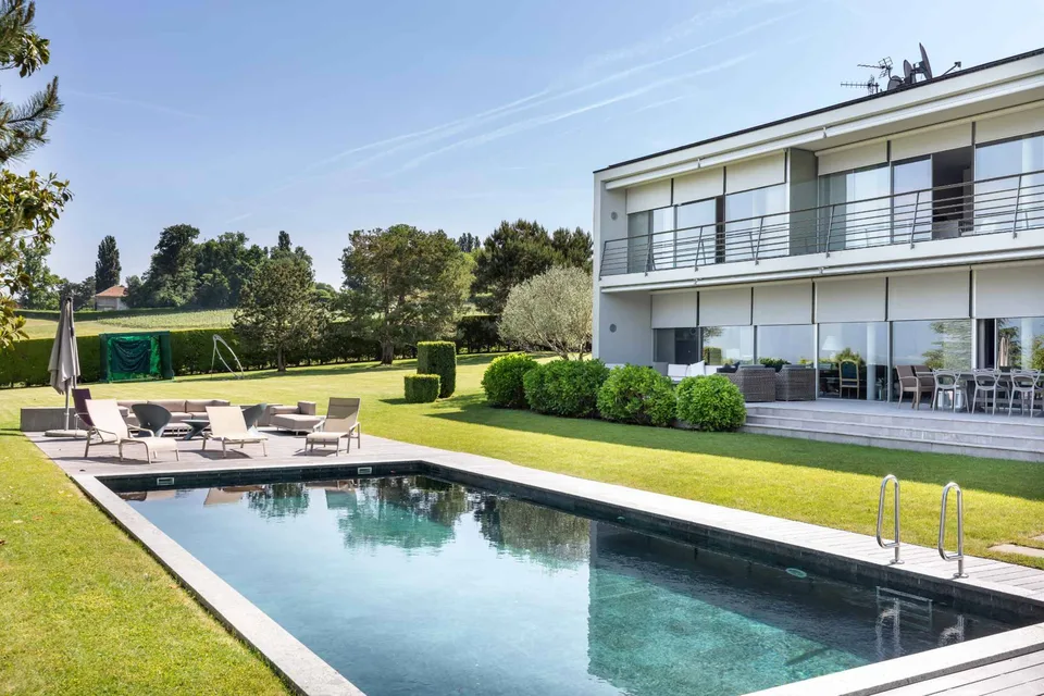 Contemporary villa in Cologny with lake and Jura view