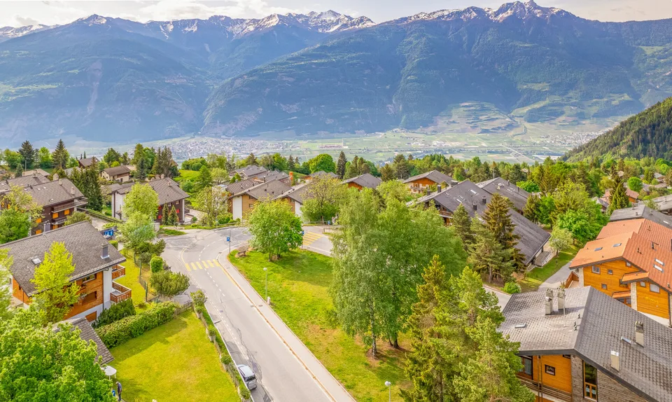 Terrain au centre d'Ovronnaz avec un bon potentiel de développement