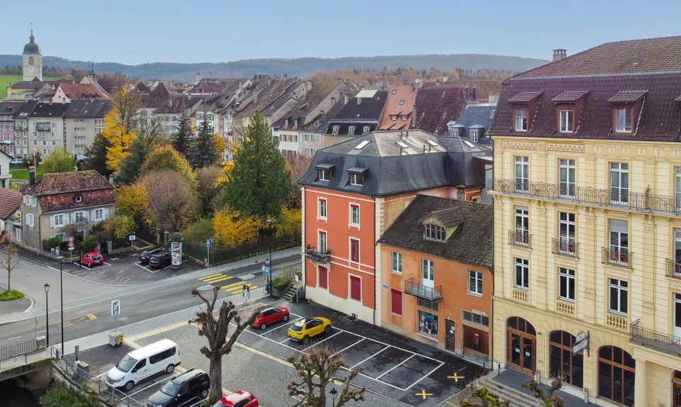 Renoviertes Mischgebäude im Zentrum von Porrentruy
