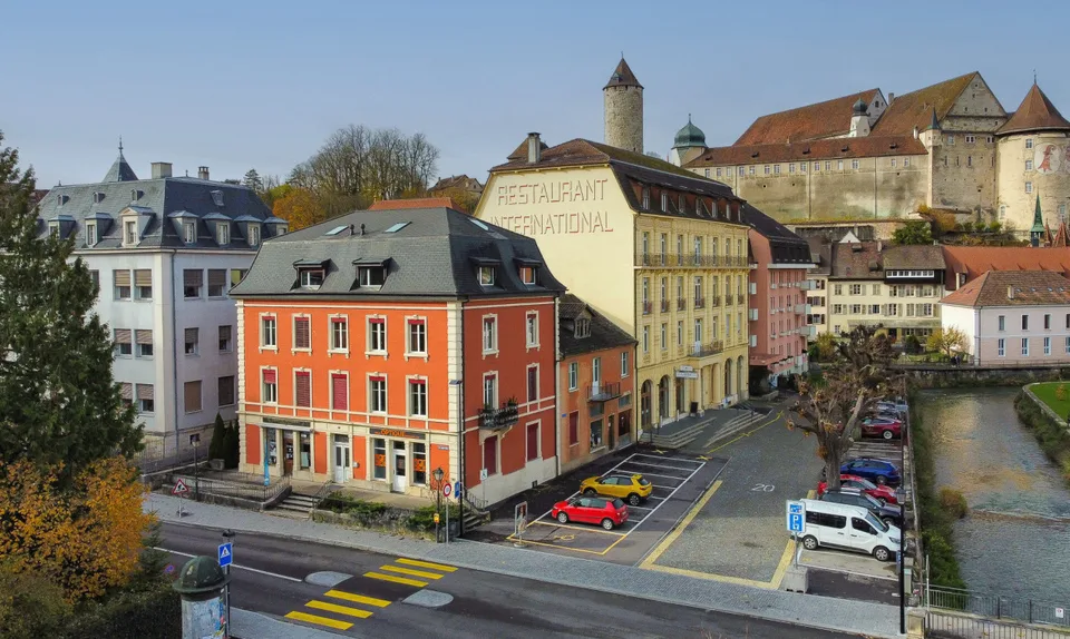 Immeuble mixte rénové au centre de Porrentruy