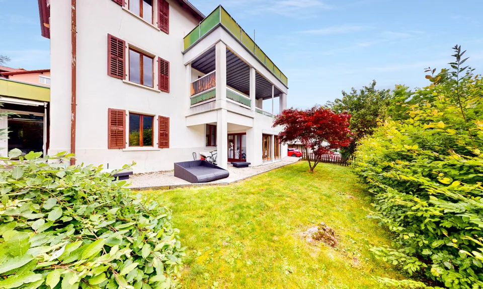 Immeuble de rendement | 13 garages | et Terrain constructible !