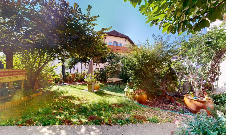 Immeuble de rendement rénové avec 11 appartements et local commercial!