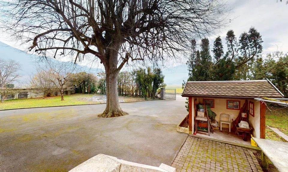 Edificio in affitto e 3 spazi per attività/magazzino