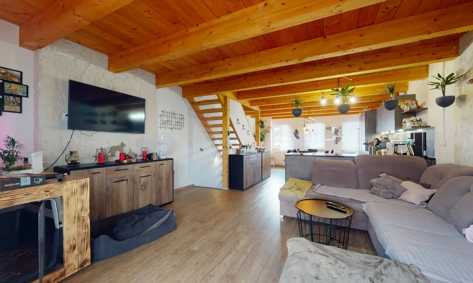 Maison multifamiliale spacieuse avec 3 unités dans un emplacement calme – photo 7 sur 13